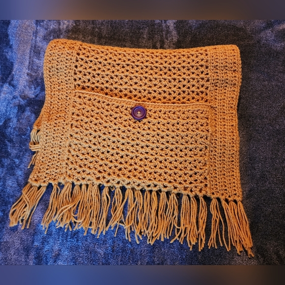 Handmade crochet pocket shawl - Picture 6 of 7